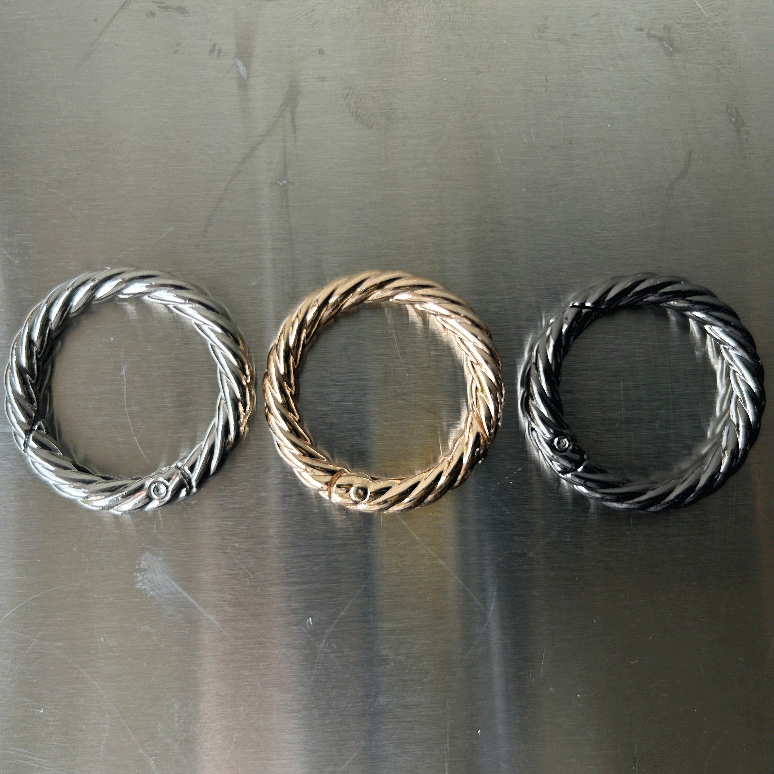 The Rope Ring Carabiner】ねじれの先に宿る、静かな存在感 | Lib